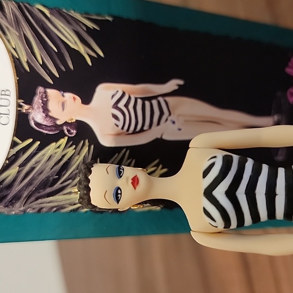 Brunette Debut - 1959 Barbie Ornament 1995 - Picture 2 of 13